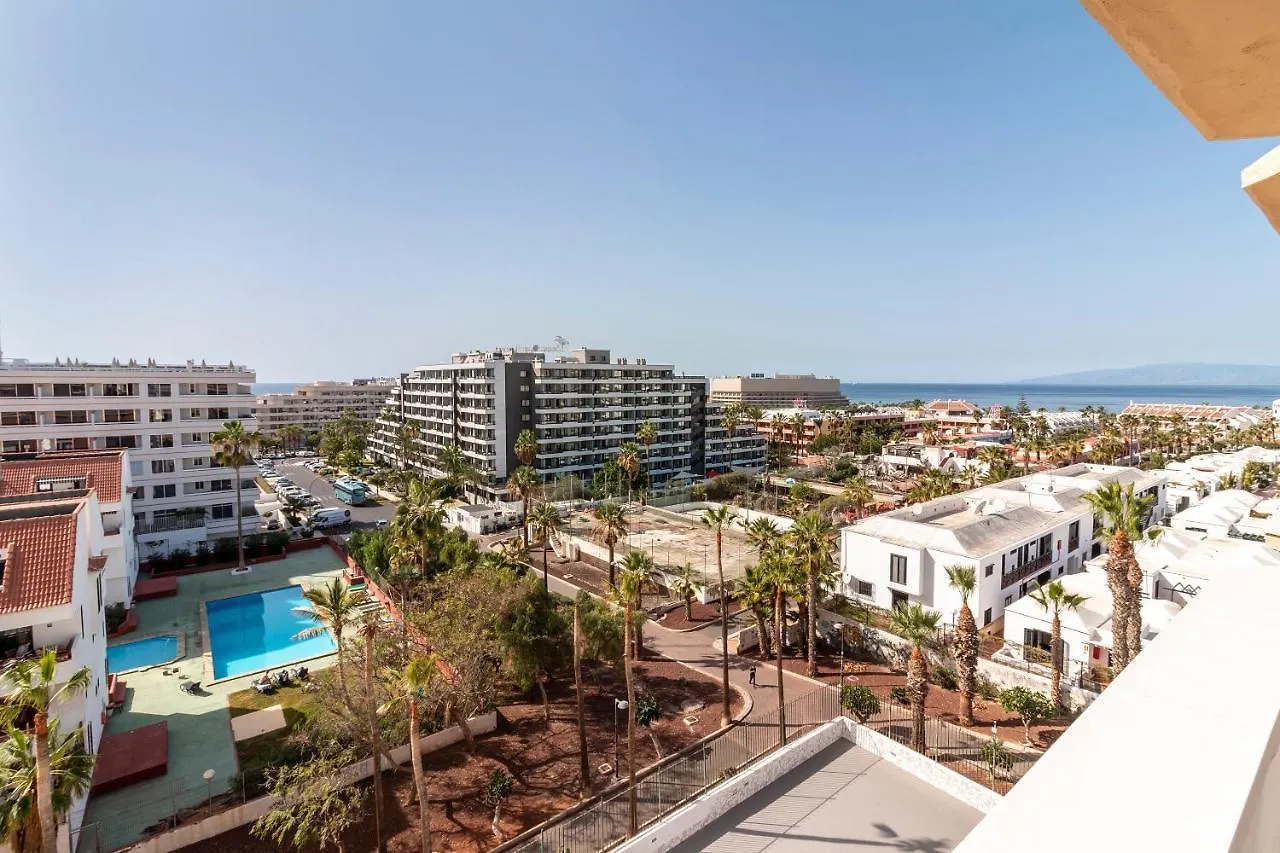 Homeforguest Modern And Recently Renovated Apartment In Arona Arona