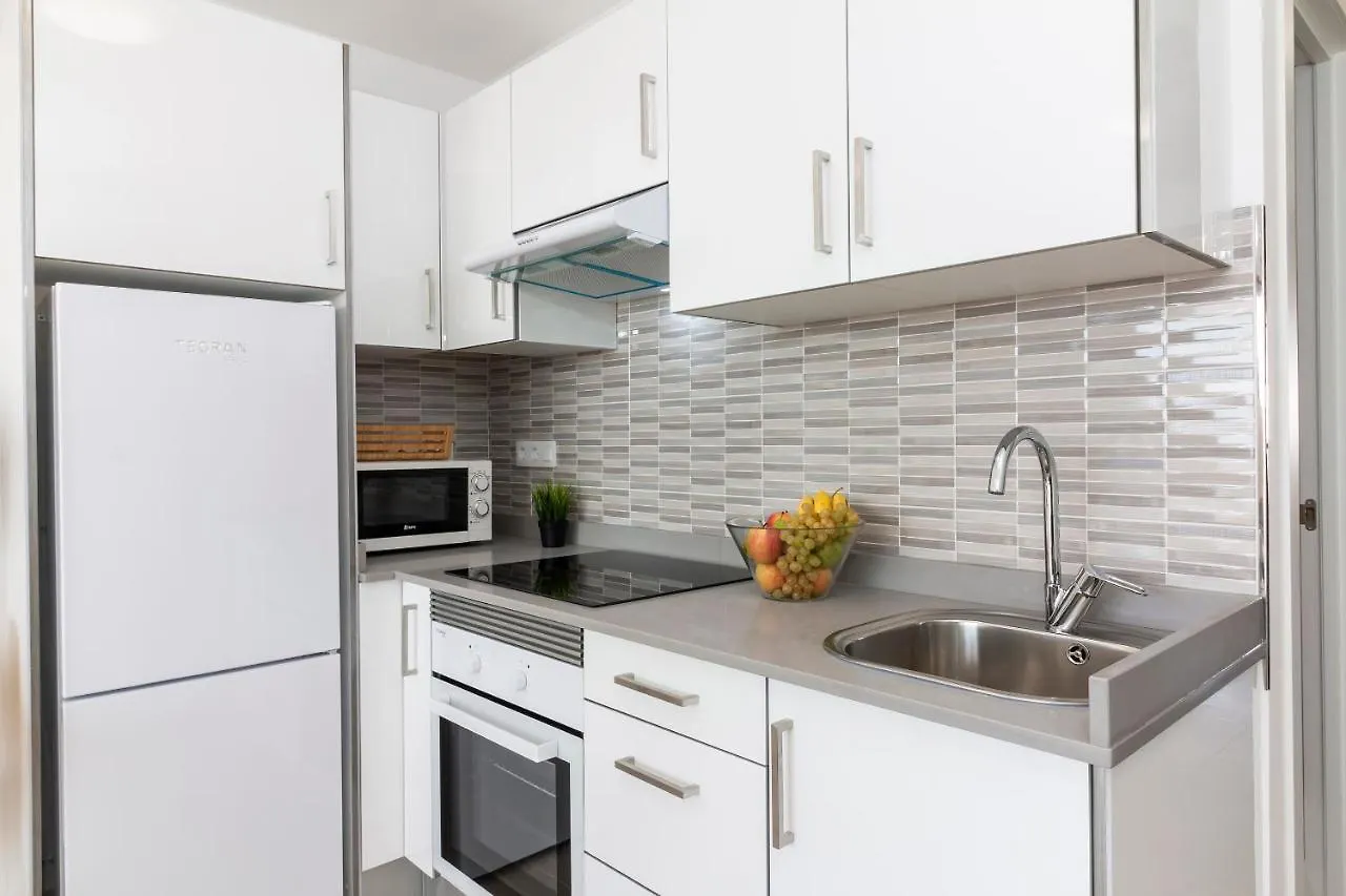 Homeforguest Modern And Recently Renovated Apartment In Arona Arona