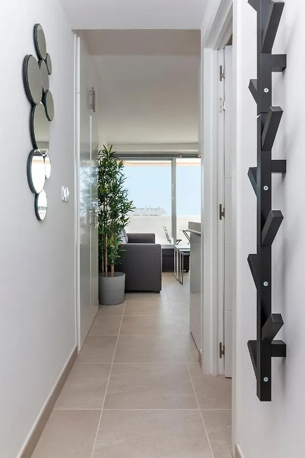 Homeforguest Modern And Recently Renovated Apartment In Arona Arona